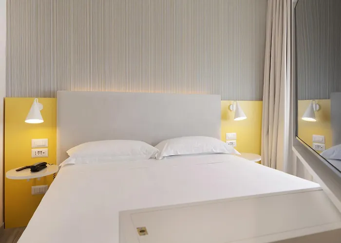 Adesso Hotel 4*